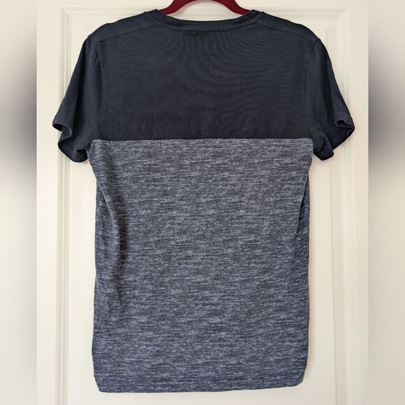 Hollister Must Have Collection Short Sleeve Navy Colorblock Shirt Men's Size S - Picture 3 of 6
